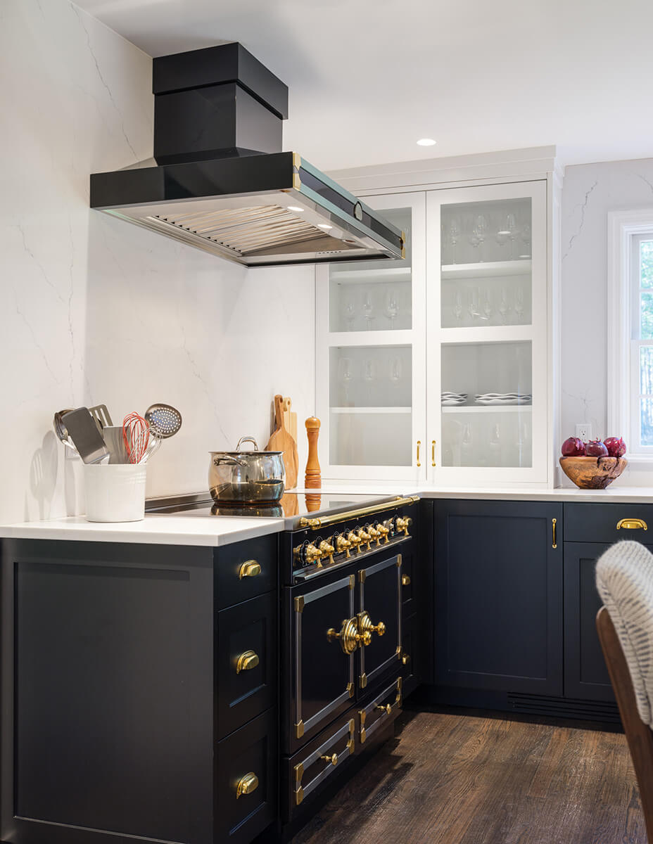 Black and white kitchen